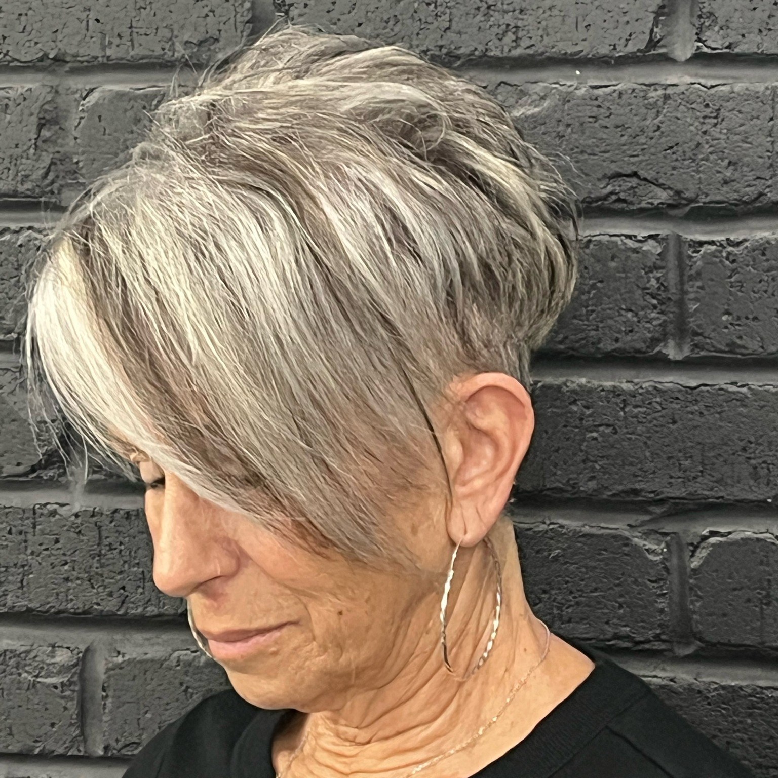 A textured highlight lowlight and undercut by Bria! 

#highlight #lowlight #burmanandco #grayblending #undercut #salon #randco #GOLDWELL #goldwellus #randcolove #shorthair #pixie #lonetreehair #lonetree #coloradohair